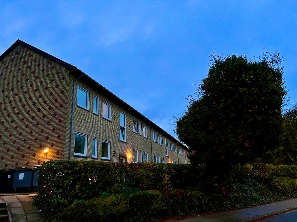 Dejlig 2 Vaerelses Lejlighed Apartment แรนเดอร์ส ภายนอก รูปภาพ